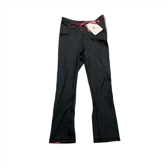 NWT Fabletics High-Waisted Ultra Cool Side Stripe Crop Athleisure Leggings XXS - Picture 1 of 11